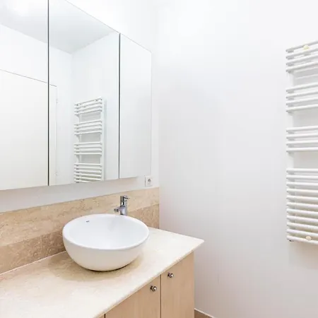 Apartment Guestraedy - Peaceful Parisian Escape *